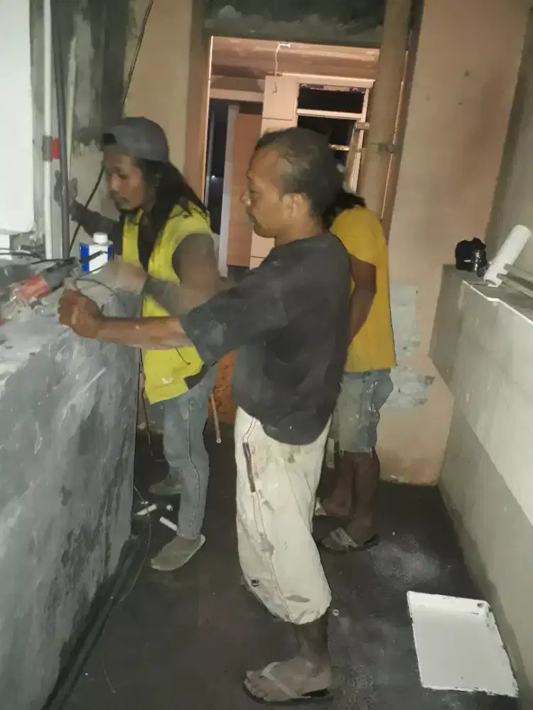 Mencari pekerjaan tukang bangunan