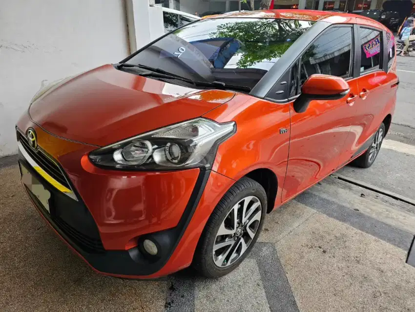 Toyota sienta v at 2017 a/t oranye metic otomatis matic syenta sinta