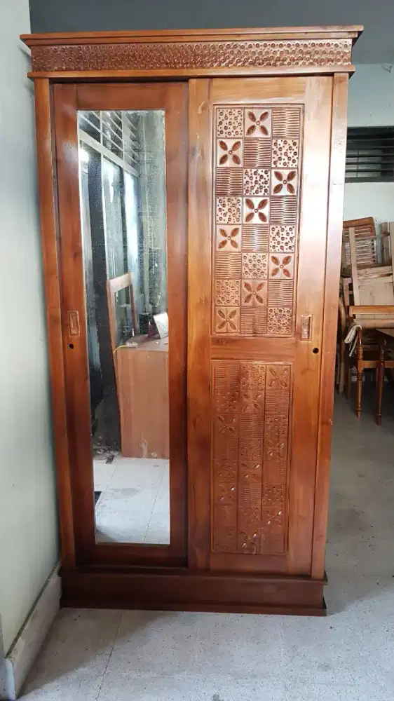 Lemari 2 pintu sliding ukir