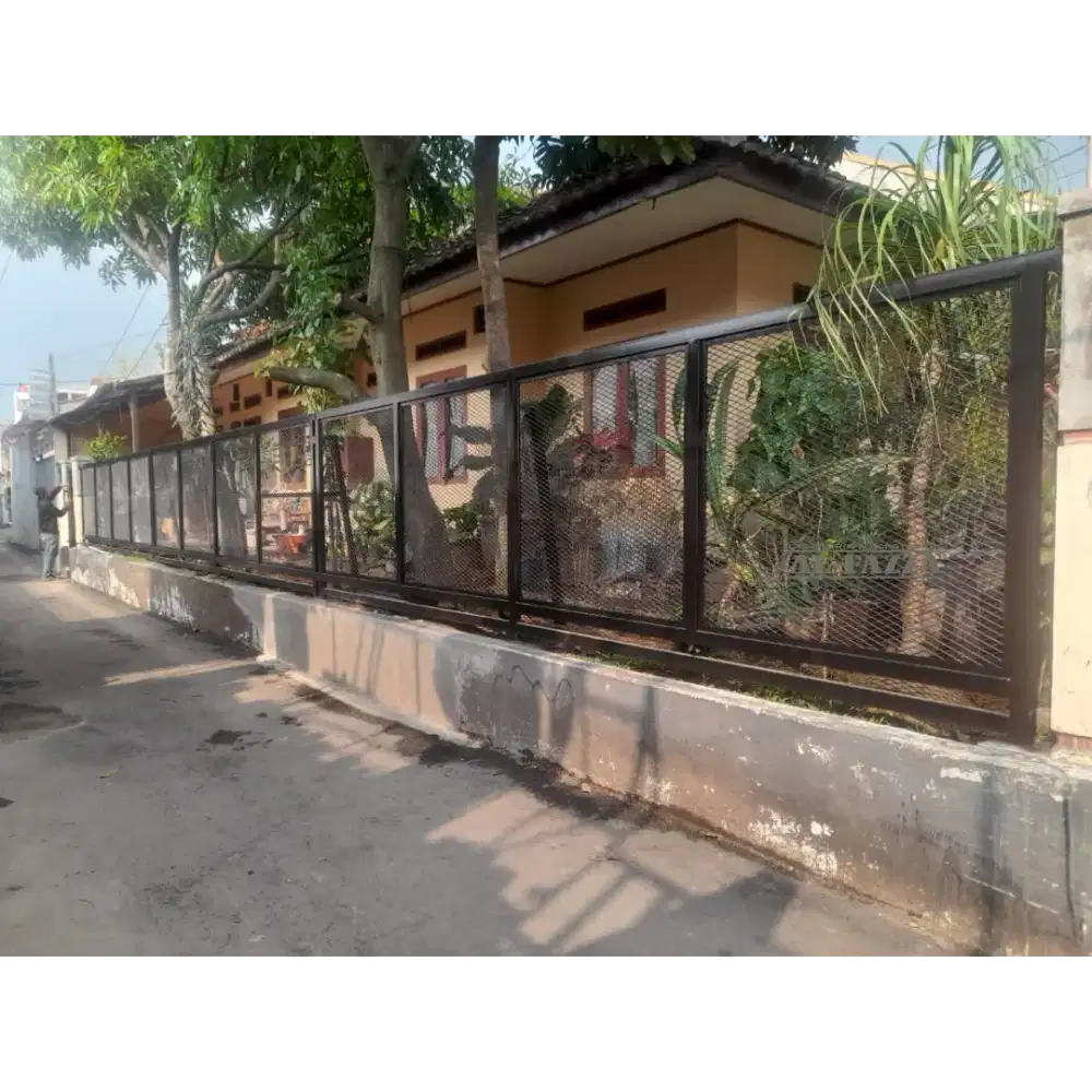 Pagar Minimalis Industrial Expandable Metal - Mewah & Kokoh