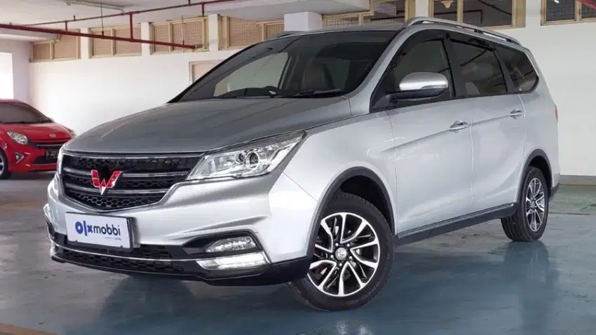 Wuling Cortez 1.8 C Lux Plus Bensin-AT 2018 Silver /