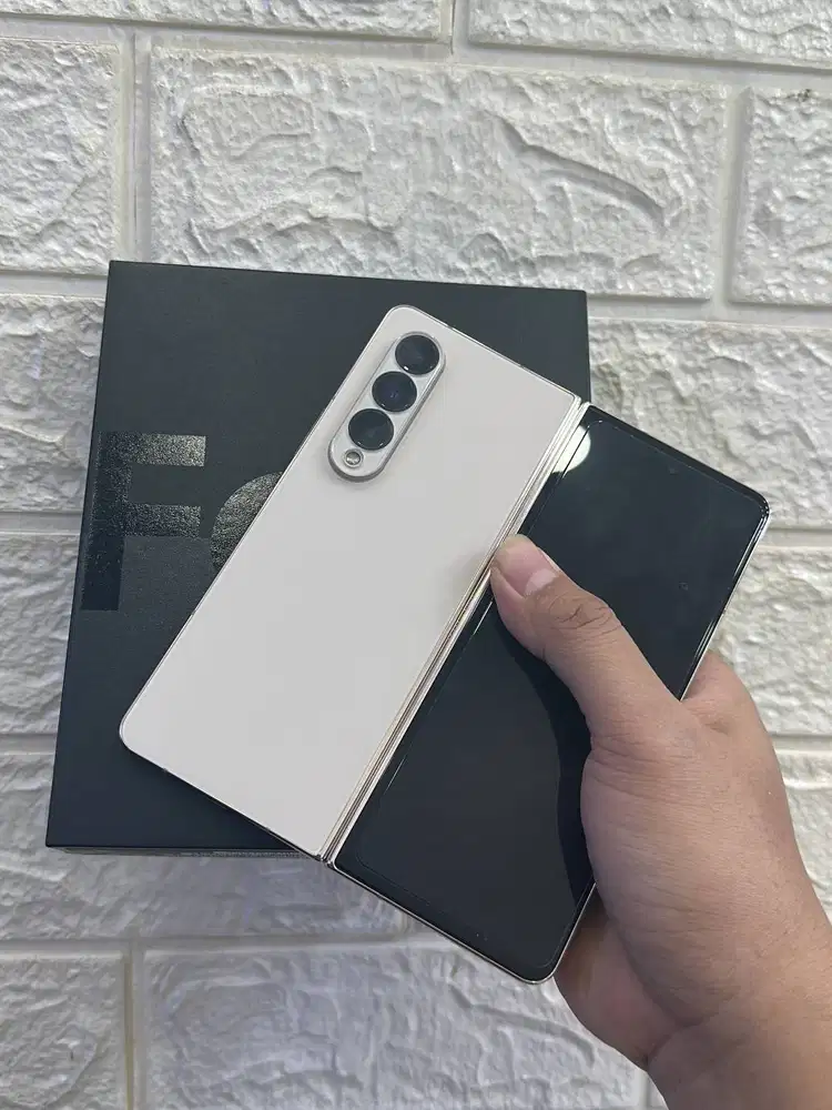 Mau jual Samsung Z Fold 5 512Gb mulus ori Siap dibli