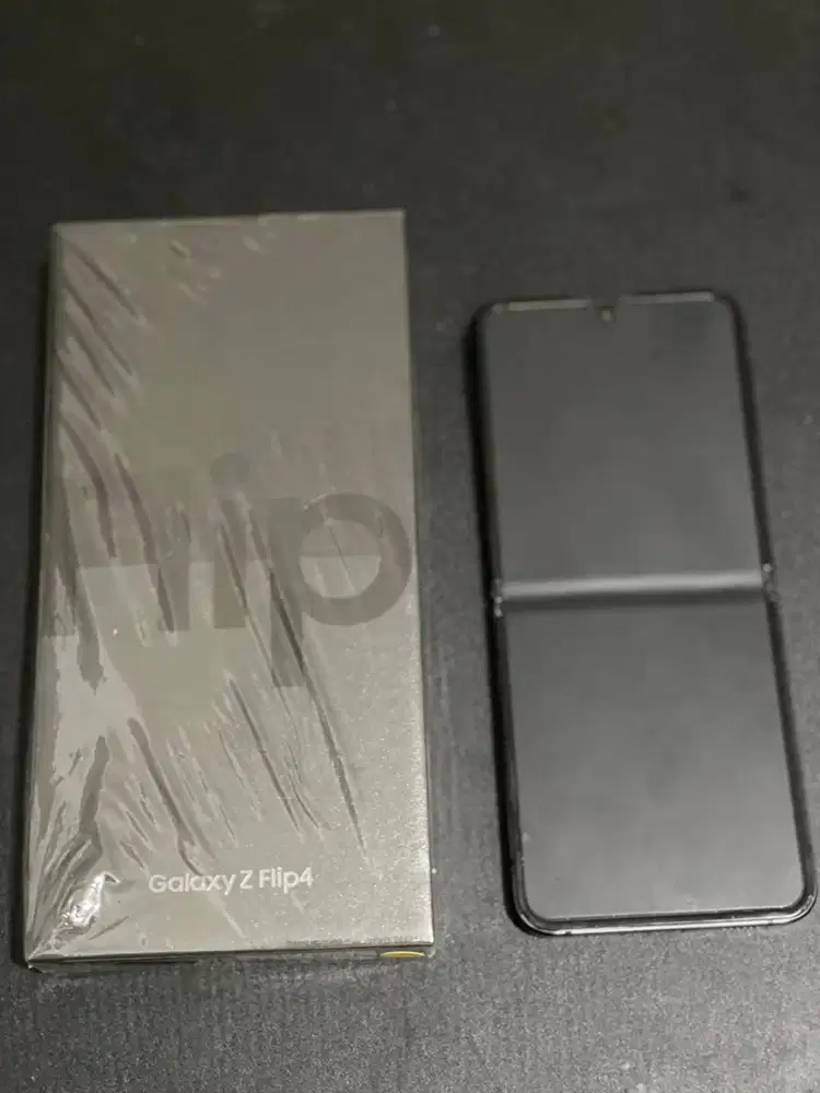 Mau jual Samsung flip 4 256gb kayak baru lengkap no minus Siap dibli