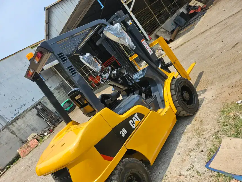 Forklift 3 ton caterpilar