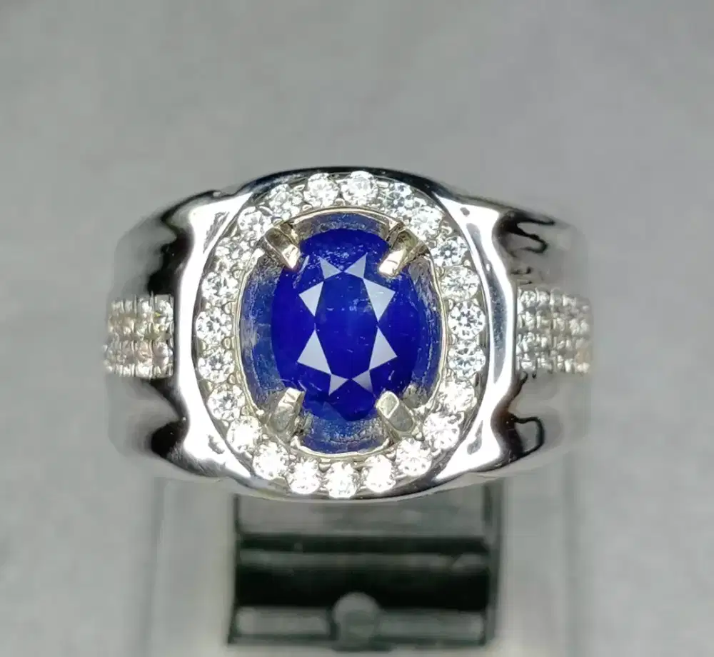 ROYAL BLUE SAPPHIRE CEYLON 2,01 CRT