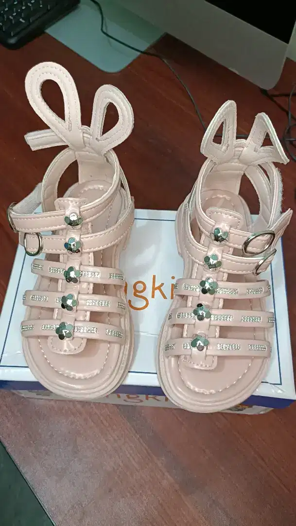 Sepatu Anak Baru Yongki Komaladi Ukuran 27