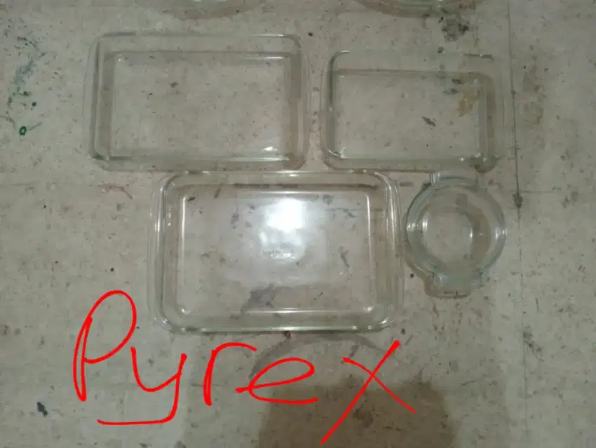 Loyang kotak dan bulat pyrex vintage