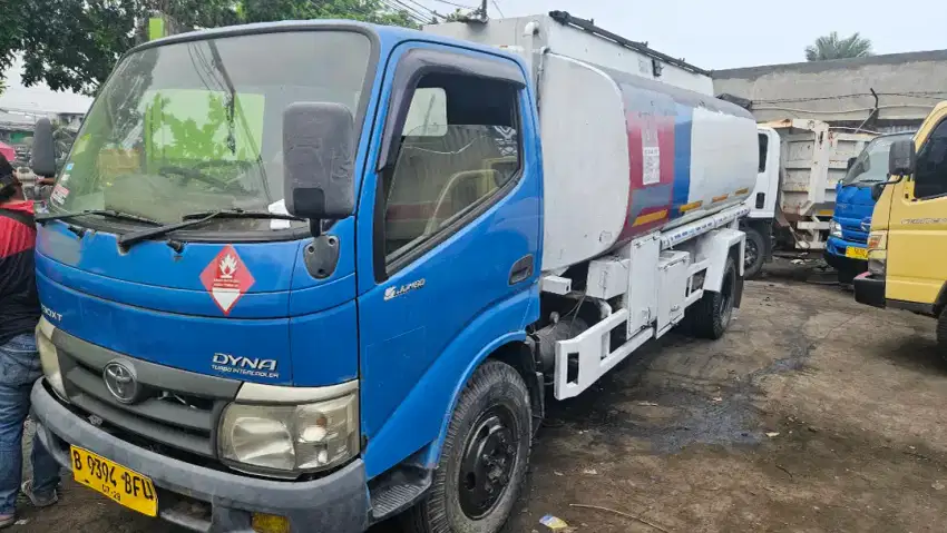 Hino dutro 130 HDL tangki 8000L ban 6 roda long sasis thn 2012