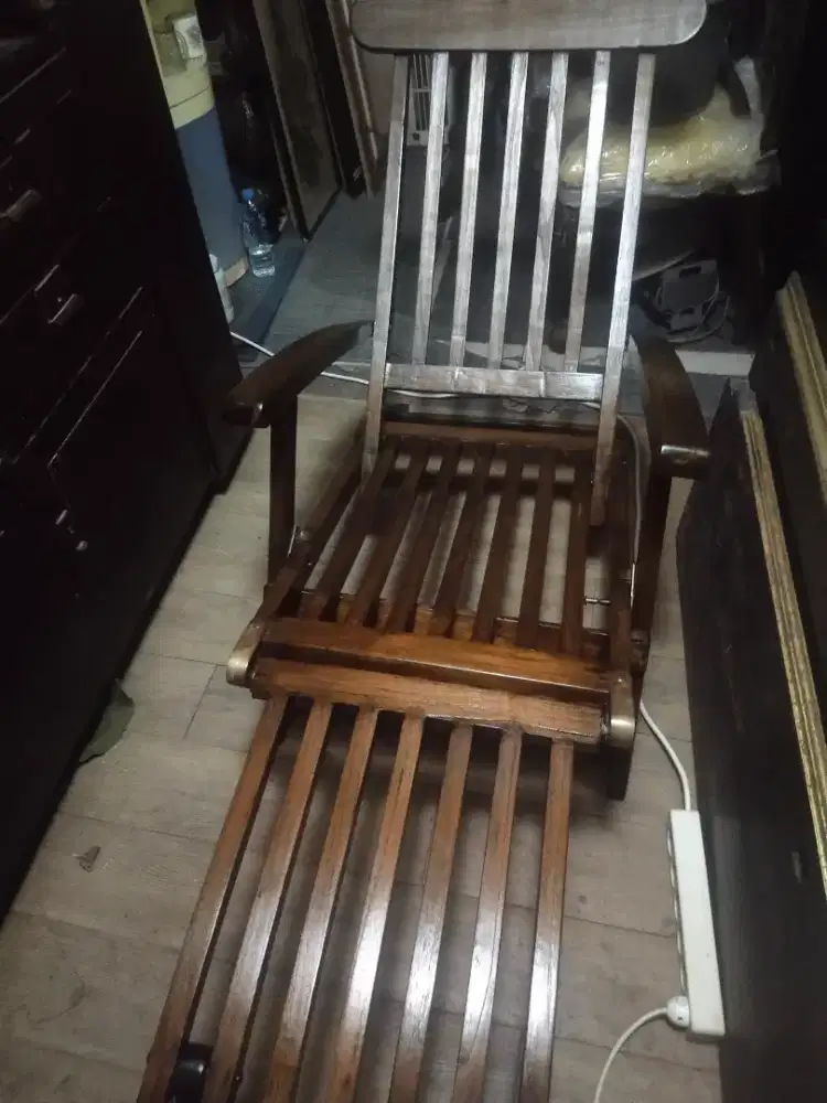 Kursi malas kayu jati