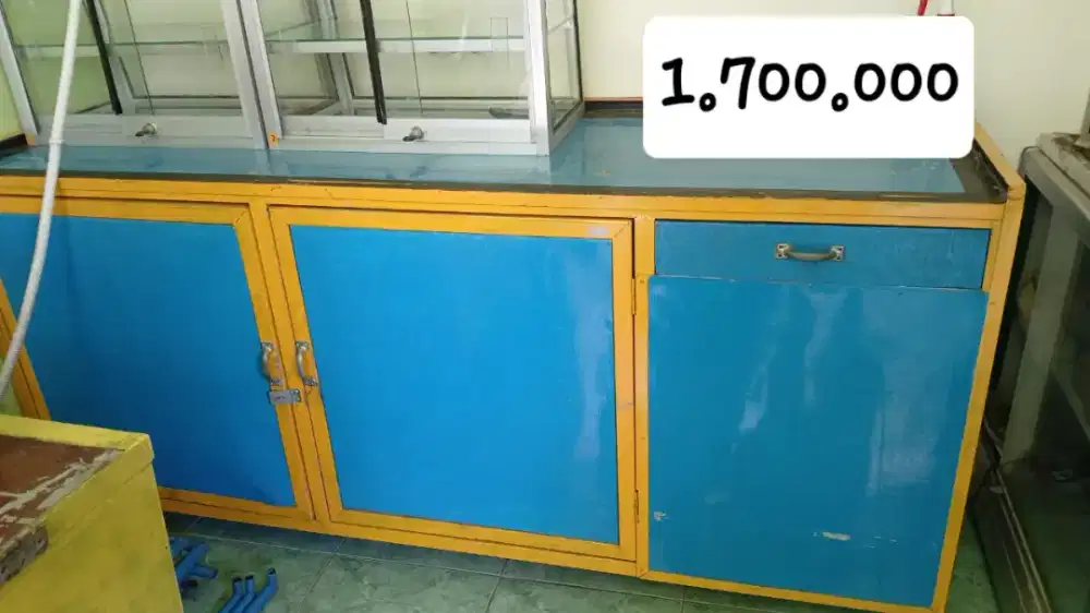 MEJA BESI BEKAS JUALAN. KONDISI BAGUS