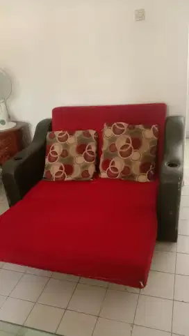 Sofa bed warna merah