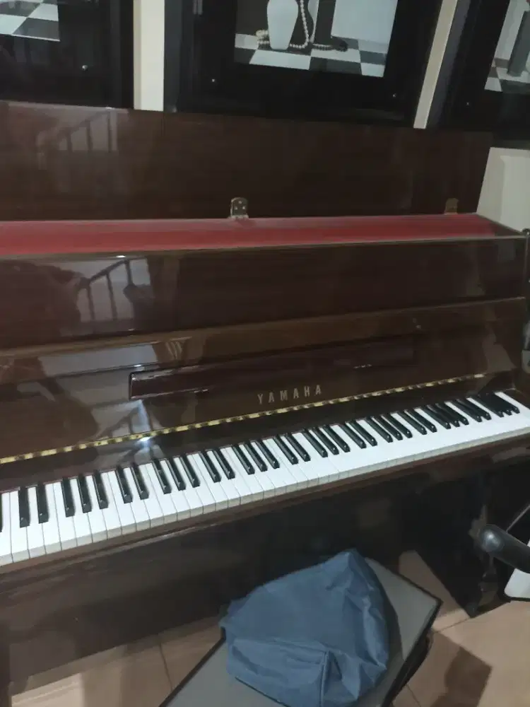 Piano Yamaha LU 110