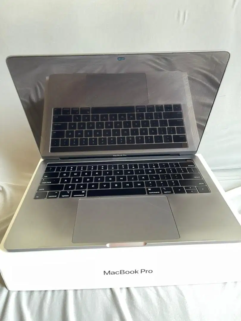 JARANG ADA Kondisi APIK MACBOOK PRO Touchbar 13 SSD 128 2020 IBOX