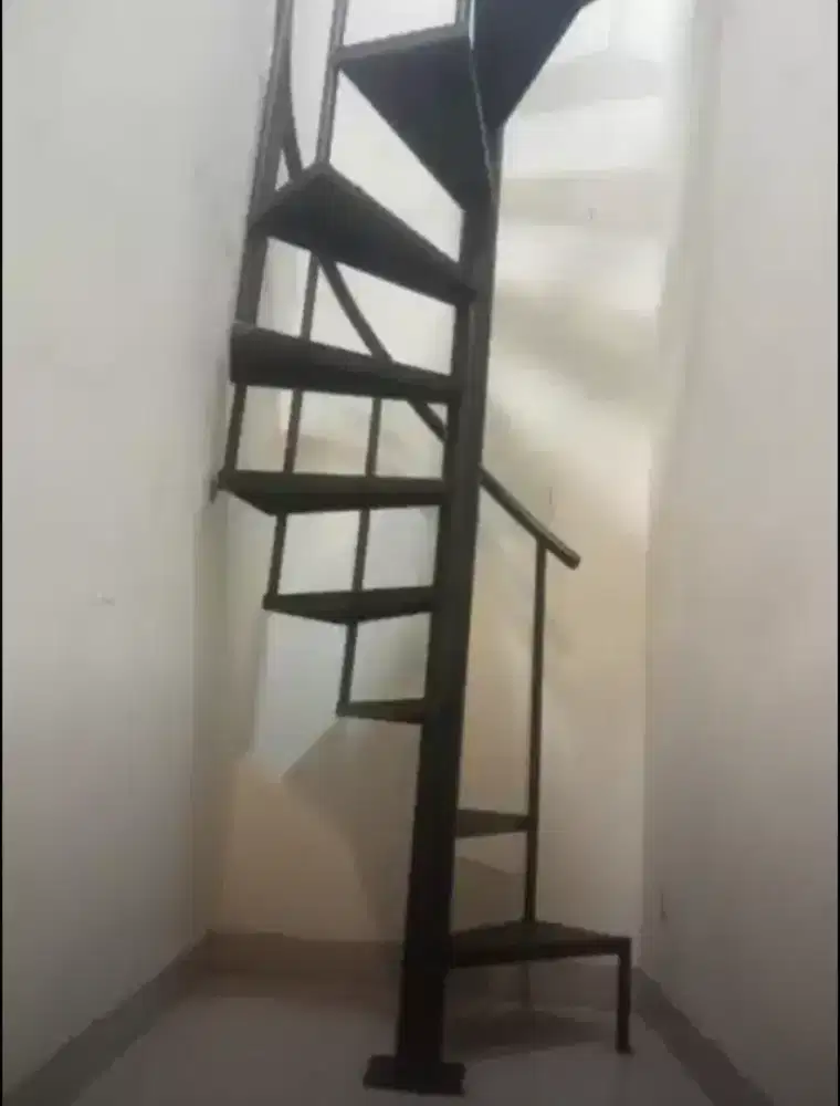 Tangga Putar Modern Irit Ruang, Custom Ukuran & Desain. PO Cepat!