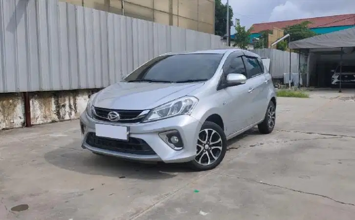 Daihatsu Sirion 1.3 D Bensin-AT 2019 Silver /