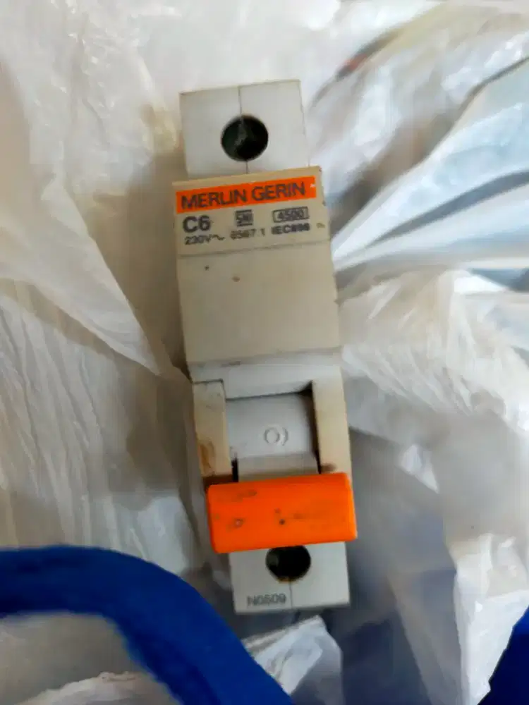 MCB merek Merlin gerlin tipe c6