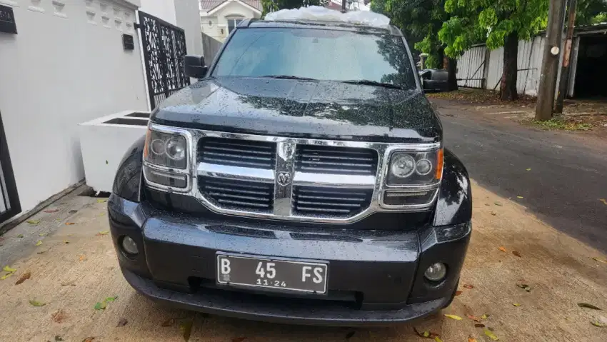 Dodge nitro th 2008 4x4 AT sunroof