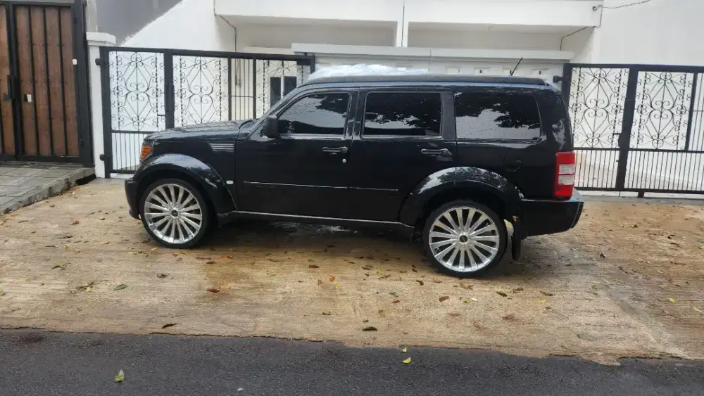 Dodge nitro th 2008 4x4 AT sunroof