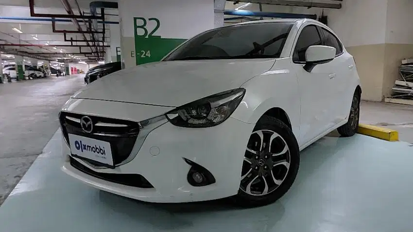 Mazda 2 1.5 R Skyactiv Bensin-MT 2014 Putih /