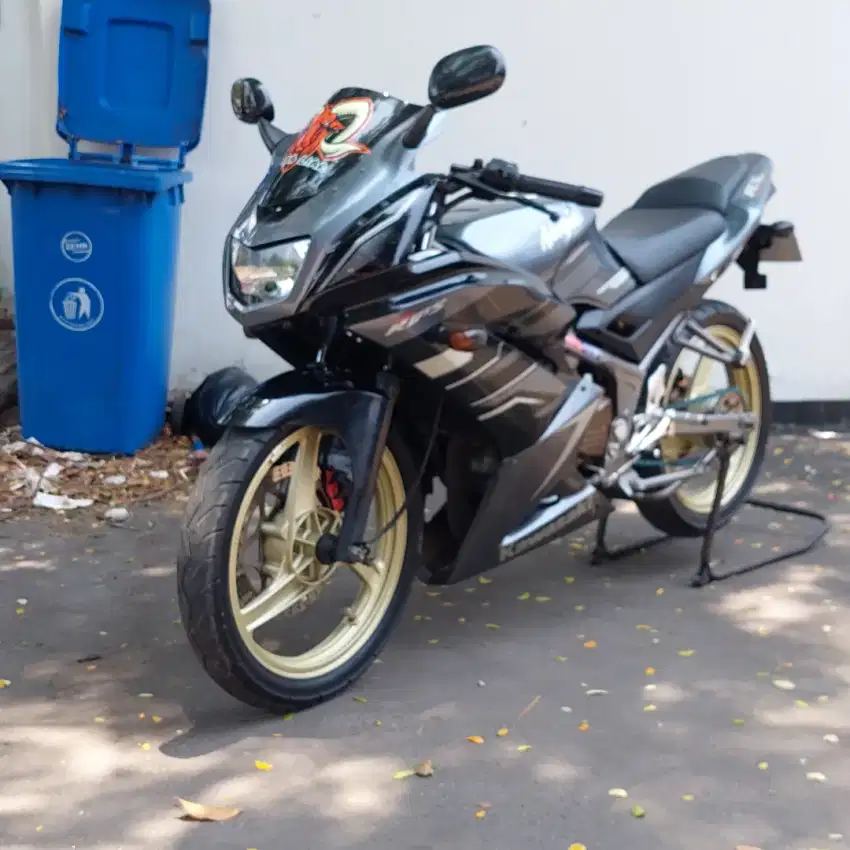 Kawasaki ninja 150RR th 2015 dp kredit 7.4juta