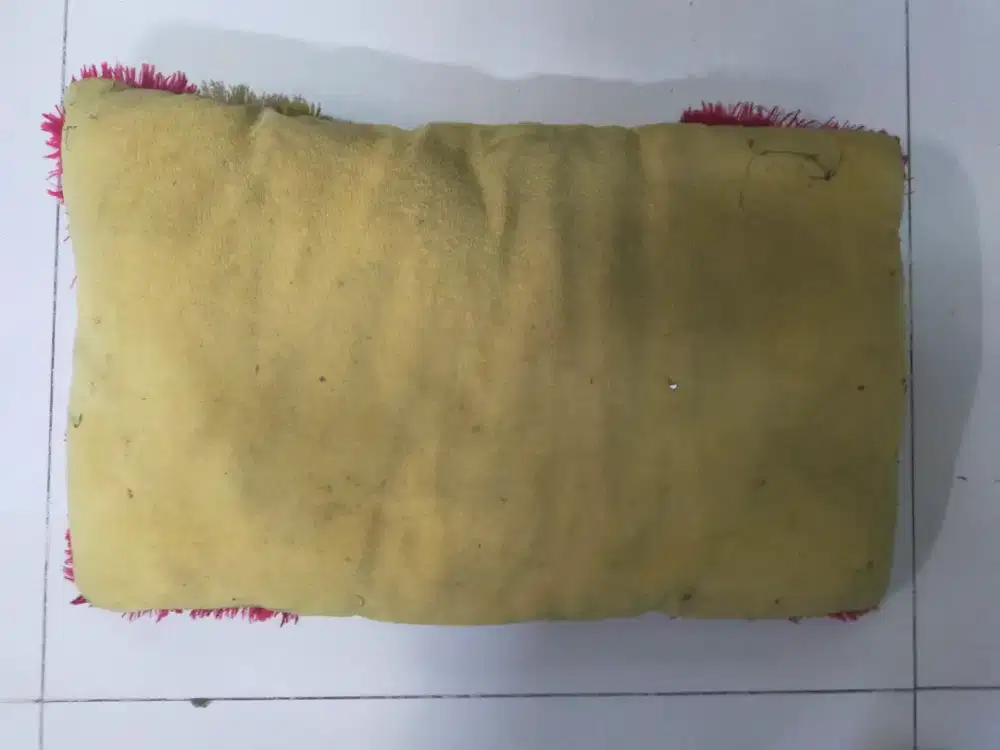 Bantal Winnie the Pooh yellow