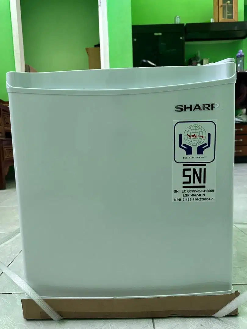 Sharp kulkas compact refrigerator SJ50MBXW