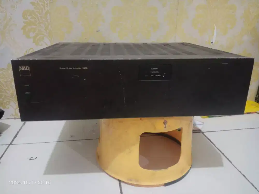 Ampli power merk NAD2200