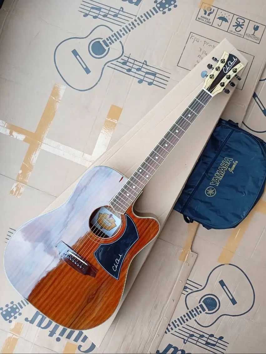 Gitar akustik strings jumbo cakep Kondisi Baru