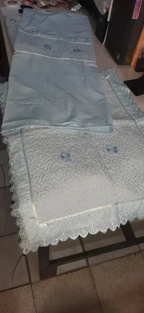 Set sprei embos busa biru