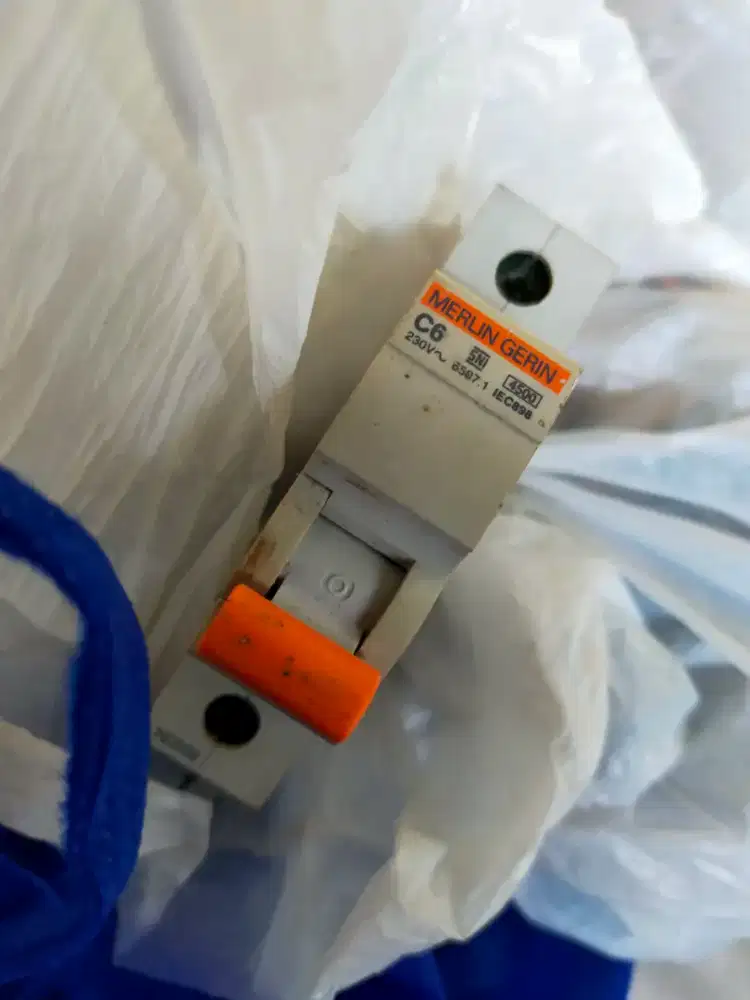 MCB merek Merlin gerlin tipe c6