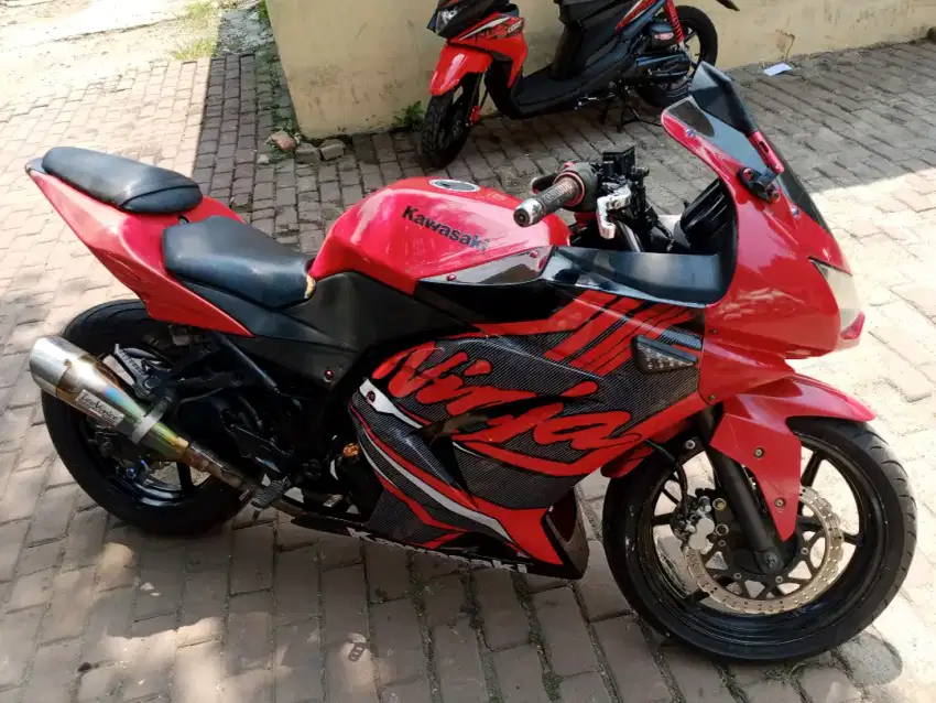 Dijual kawasaki ninja 250 karbu th 2010