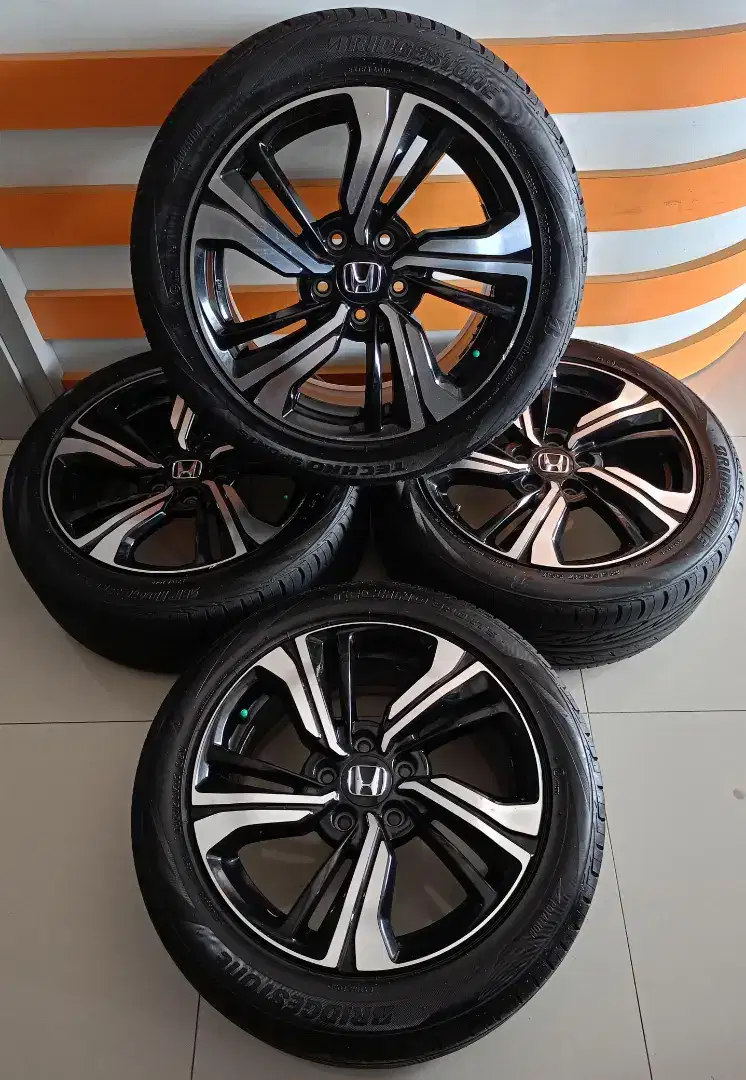 Dijual Velg OEM Honda Civic Turbo Ring17 Pcd5x114'3 & Ban Bridgestone.