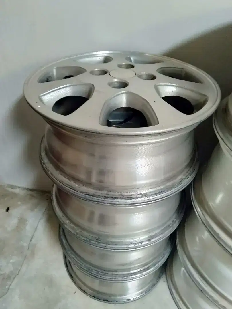 Velg Original New Corolla 1.8 SEG
R14 PCD 100
