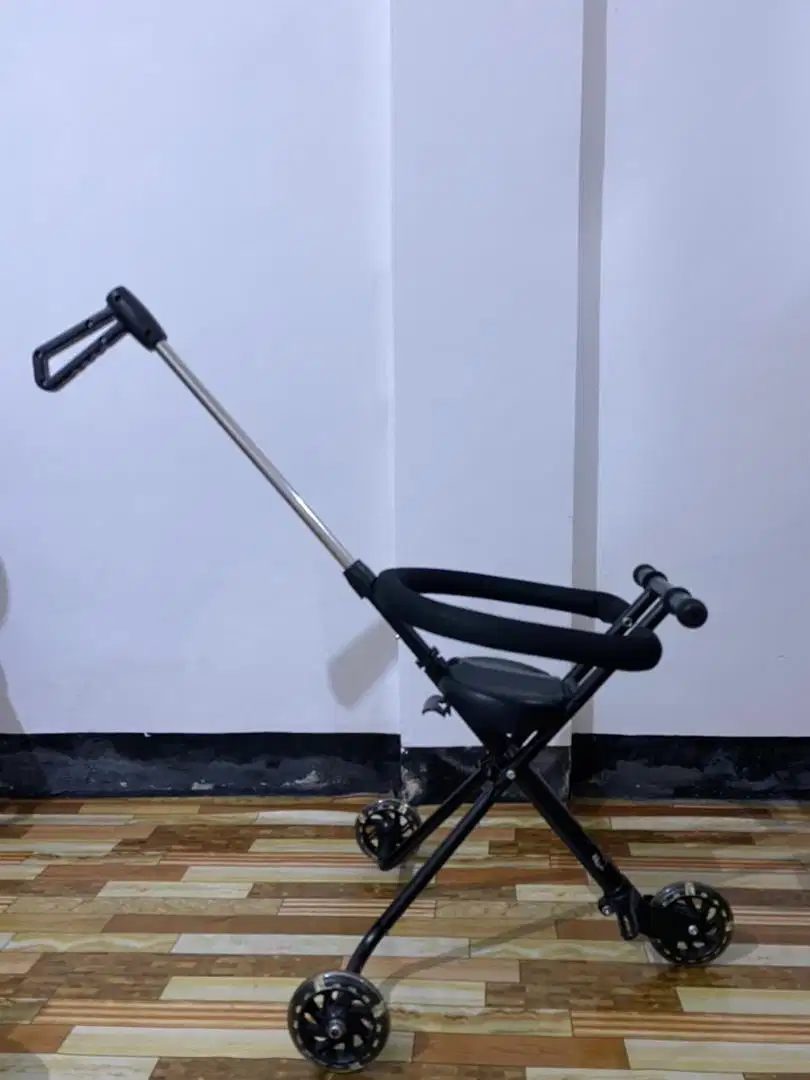 Stroller dorong untuk jalan-jalan