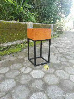 rak pot besi untuk display tanaman