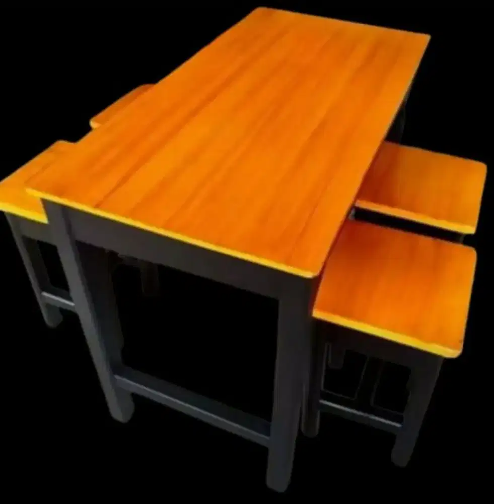 Meja jangkung serbaguna