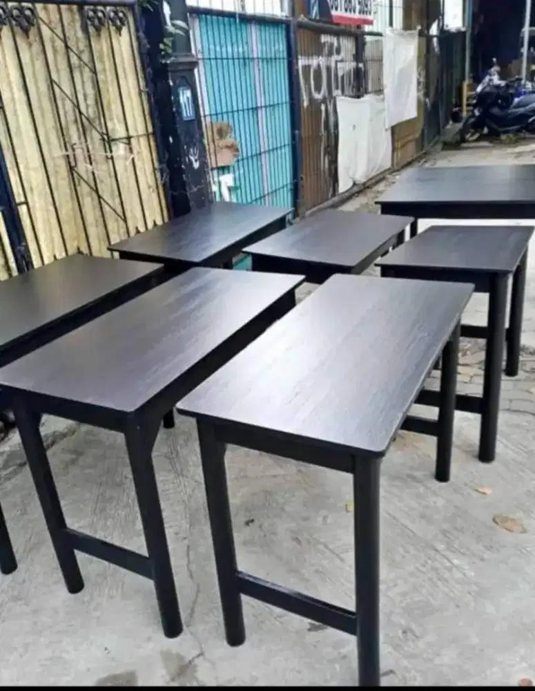 Meja jangkung serbaguna