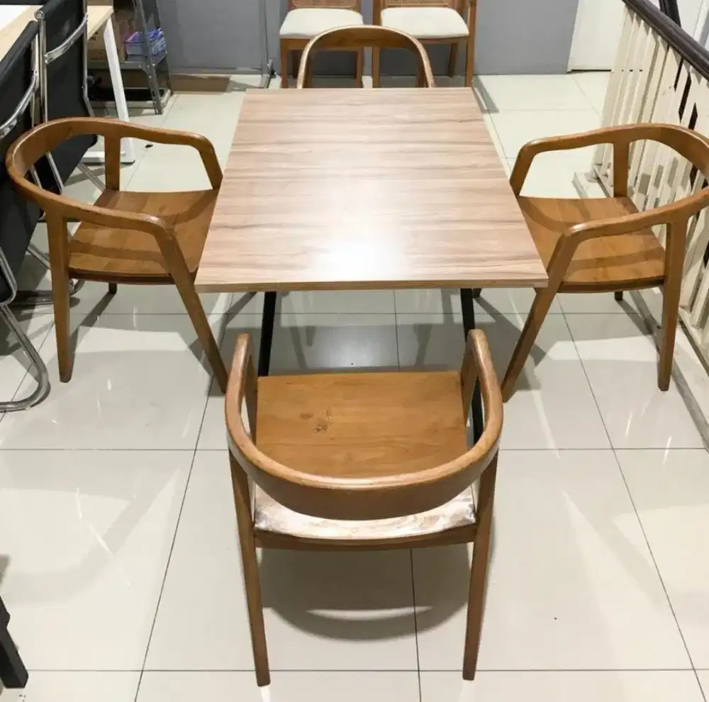 Meja Makan Set / Wood Dining Table Set / Meja dan Kursi Makan Kayu Set