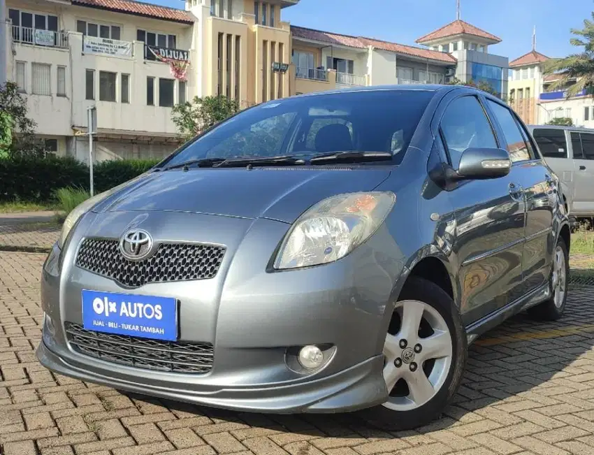 WEEKEND SALE! TDP 5,JT Toyota Yaris 1.5 S Bensin-MT Silver 2010