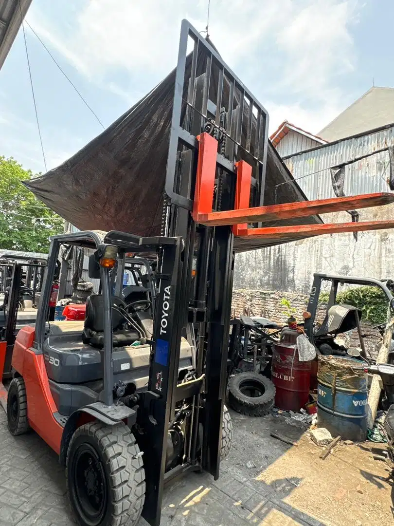 Forklift Toyota 3 Ton bekas seperti baru