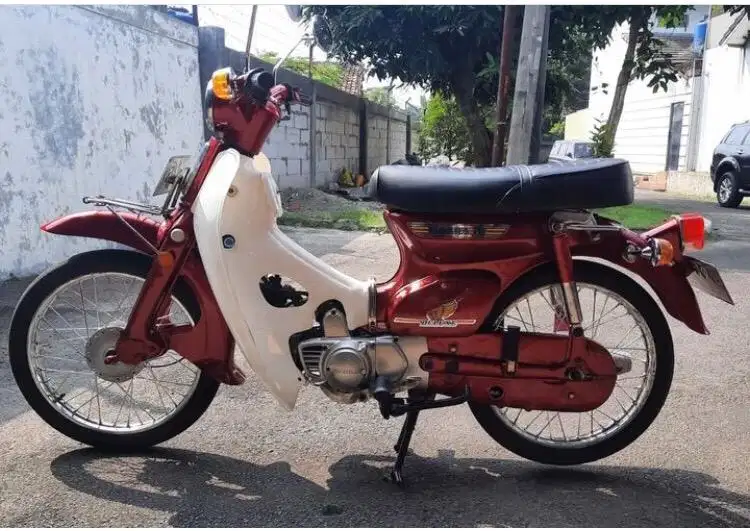 Motor jadul Honda C70 th 1977
