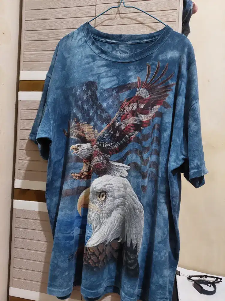 Kaos The Mountain bekas masih bagus