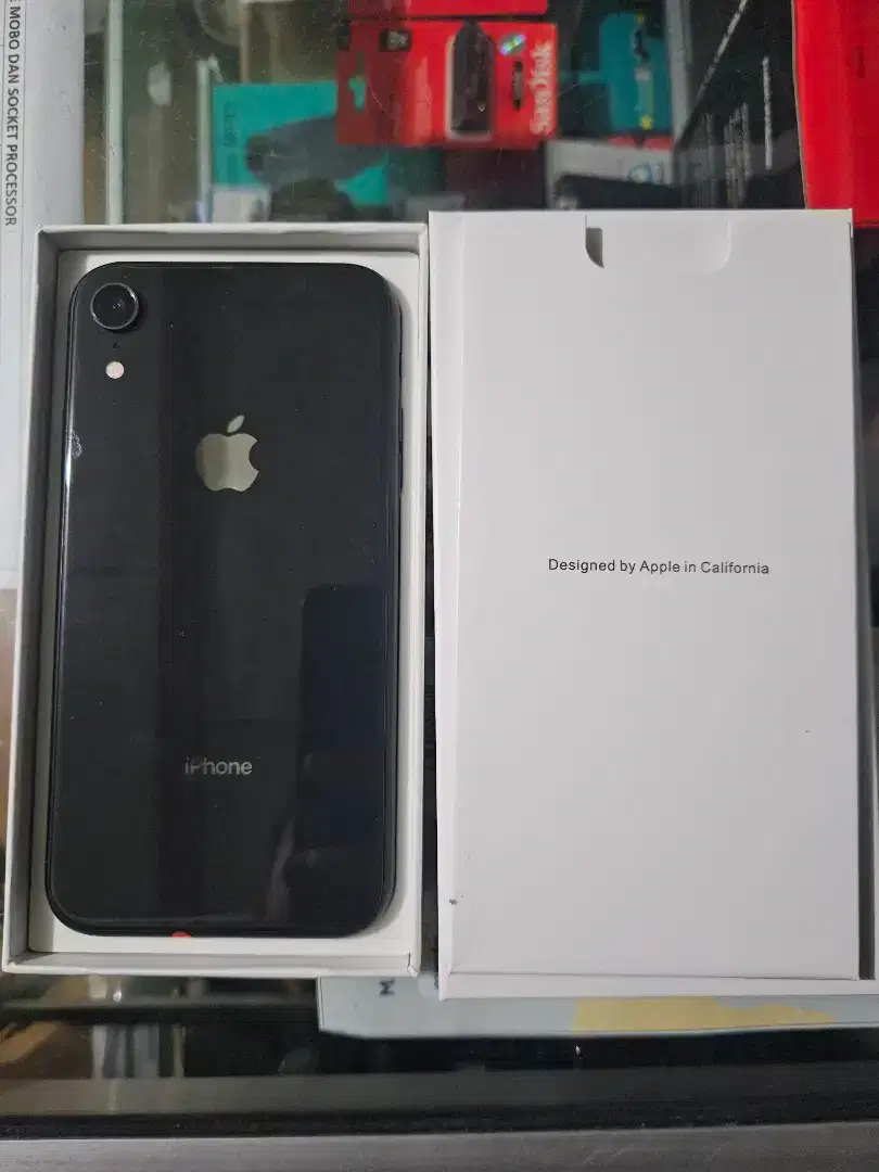 Iphone XR 64 GB All Opeartor Like New NEGO