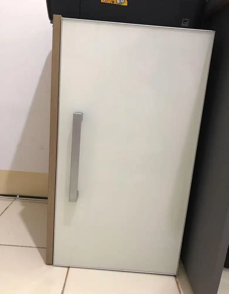 Lemari akrilik putih 1 pintu