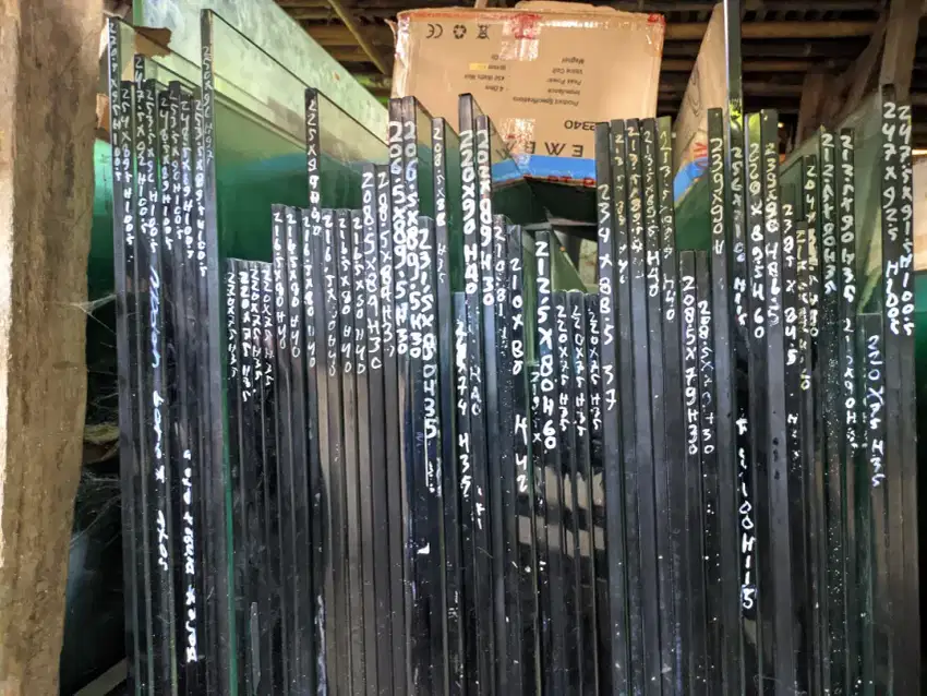 Kaca tempered bekas/ rekondisi