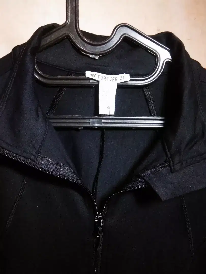 Jaket Hitam Unisex Merk Forever 21