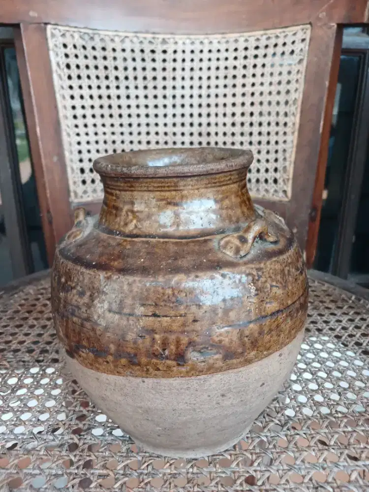 Guci kendi sangat antik tua