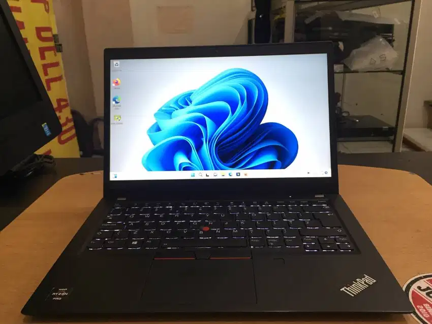 Laptop Lenovo ThinkPad T495 AMD Ryzen 7 Ram 16GB SSD 256GB VGA Ati 2GB