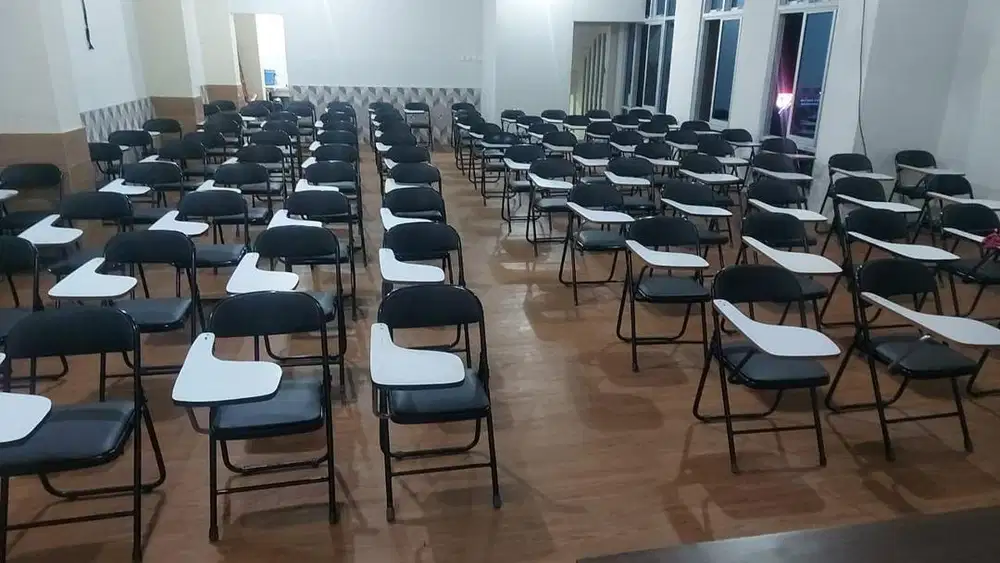 Kursi kuliah , kursi kampus , kursi belajar , kursi bimble