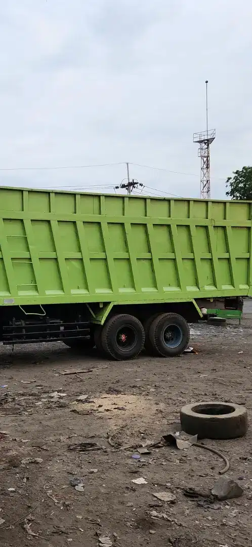 LOWONGAN SUPIR DUMP TRUK TRONTON (SIM B2)